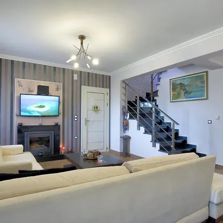 Cozy Family In Villa